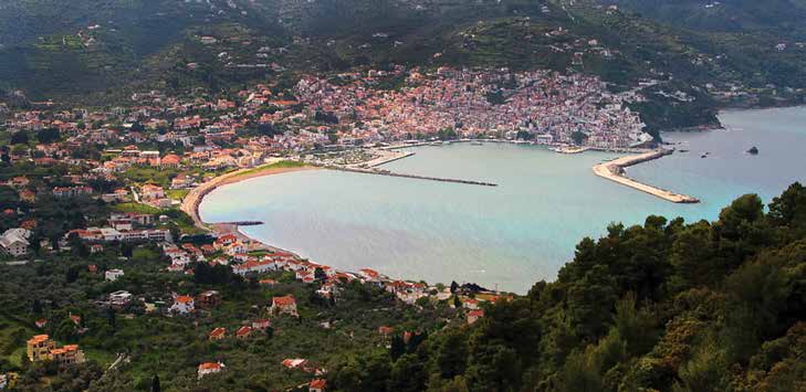 Plaja din orasul Skopelos